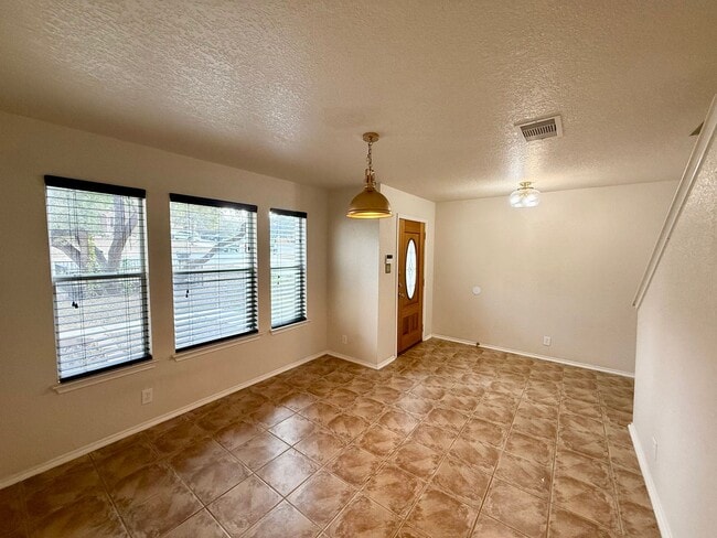 Building Photo - 3-bed 2.5bath home near Seaworld