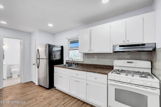 Building Photo - 105 Clark St