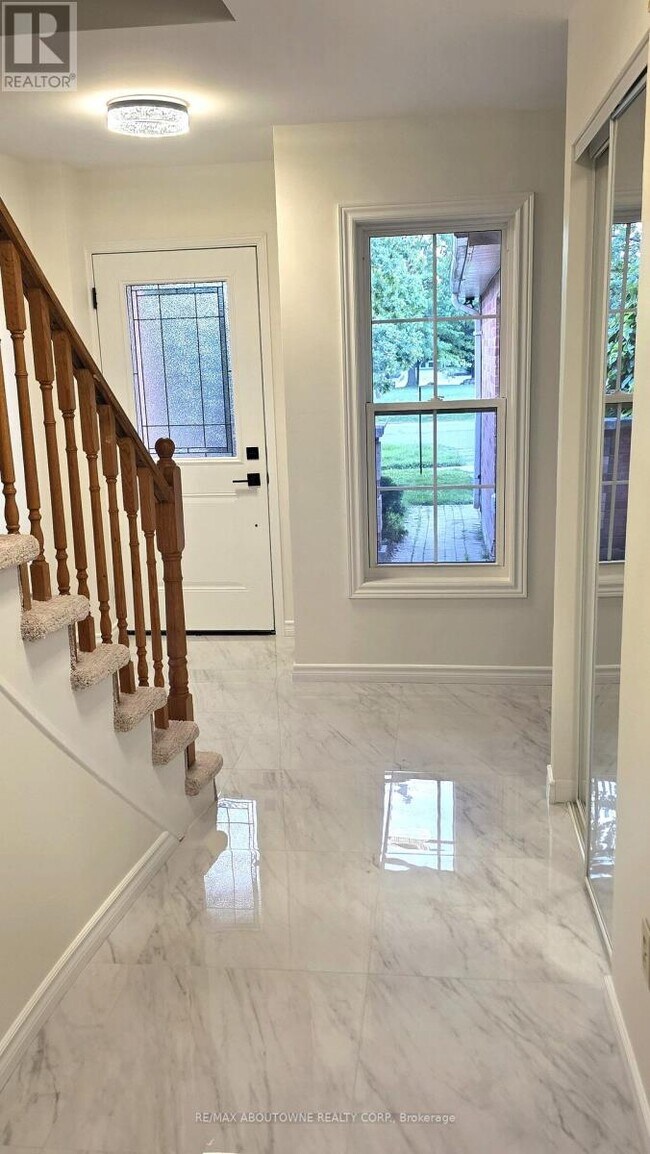 Photo du bâtiment - 1329 Montclair Dr