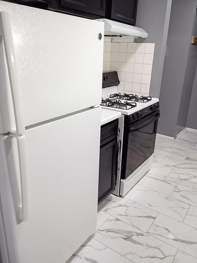 Building Photo - Spacious 2BR Apartment | 1 Month Free Special | Kenosha Location