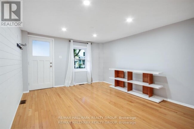 Building Photo - 231 St Andrew St