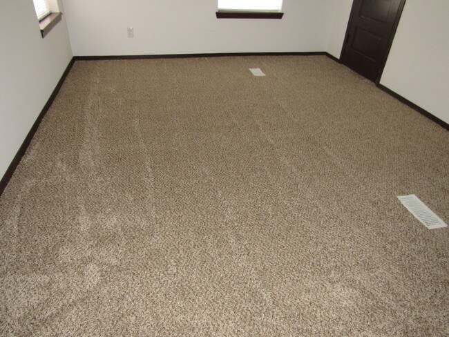 Foto del edificio - *SELF SHOW AVAILABILITY*  302 E Walnut Unit B