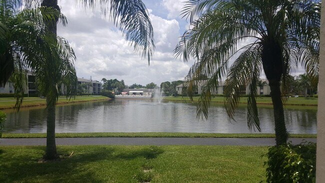 Foto del edificio - 1112 Green Pine Blvd