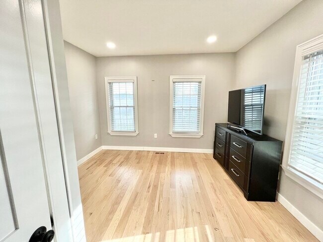 Building Photo - 49 Braeburn Rd