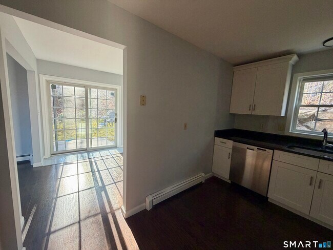 Foto del edificio - 154 E Main St