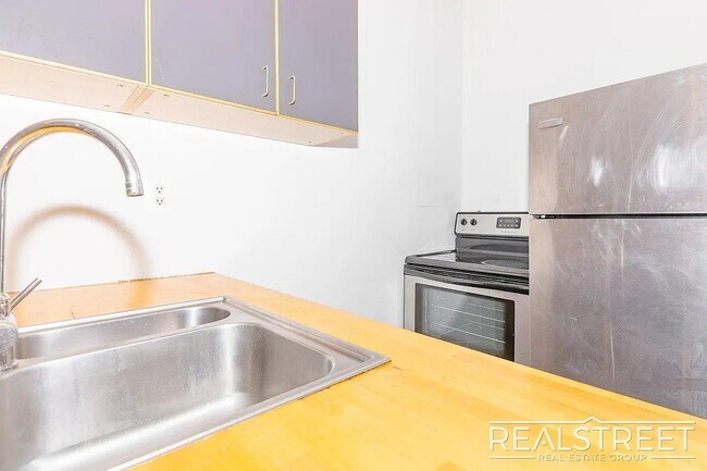 Foto del edificio - Stylish & Spacious Apartment in the Heart of Bushwick