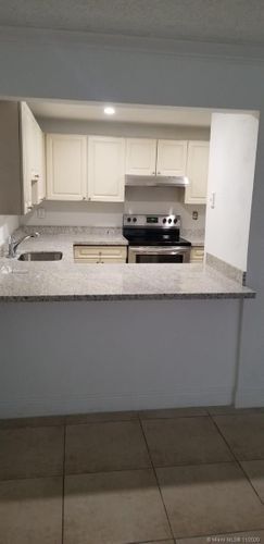 Building Photo - 6950 Miami Gardens Dr
