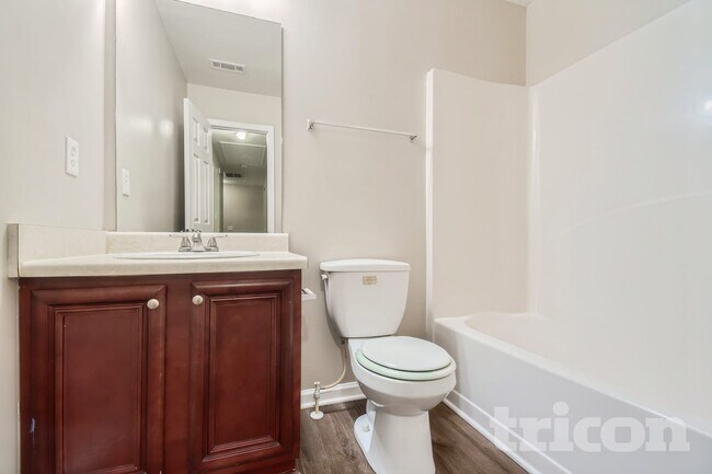 Building Photo - 30 Silver Willow Walk