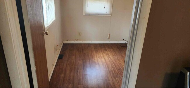 Foto del edificio - 400 E Thrush Ave