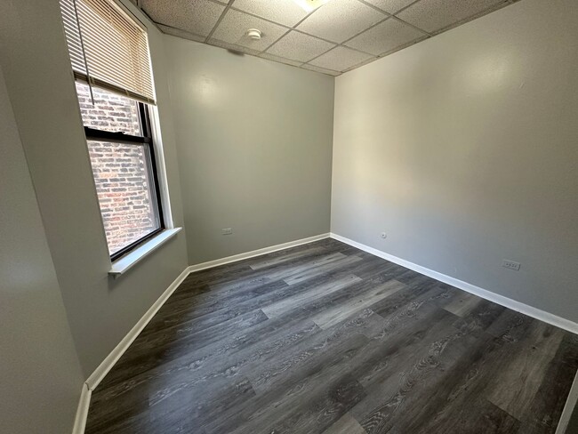 Building Photo - 1060-1062 W Polk St &amp; 728-730 S Carpen...