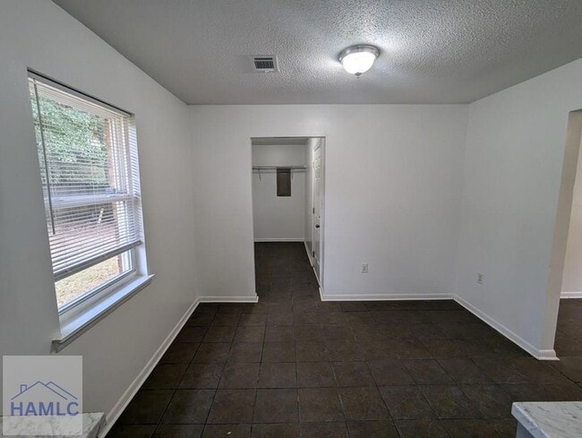 Building Photo - 468 Elm St
