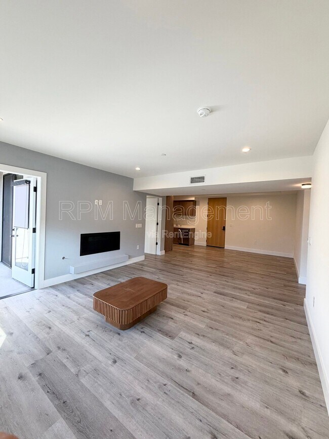 Foto del edificio - 5923 Laurel Canyon Blvd
