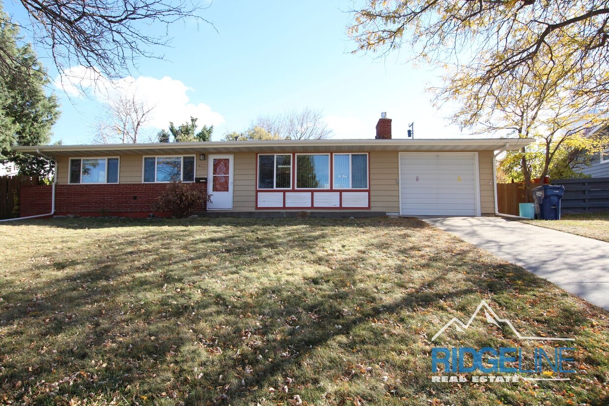 Primary Photo - Beautiful Single-Level Home on the East-En...