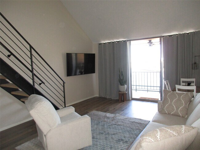 Foto del edificio - 12600 Melville Dr