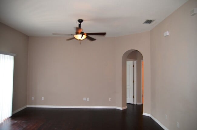 Building Photo - Beautiful 2/2 Condo w/Garage in Villas of East Park of Lake Nona with Private View