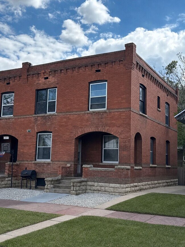 Building Photo - Refined Living in the Heart of Pueblo 25% OFF FIRST MONTH'S RENT