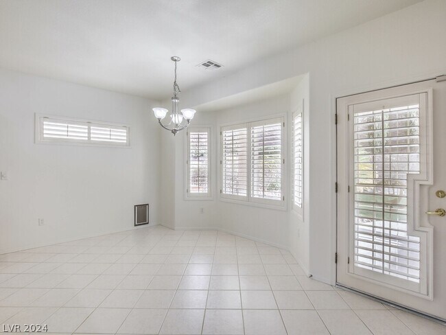 Foto del edificio - 1652 Wellington Springs Ave