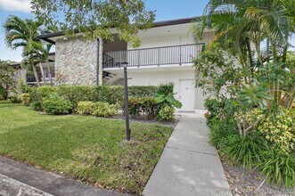 Building Photo - 451 Greensward Ln