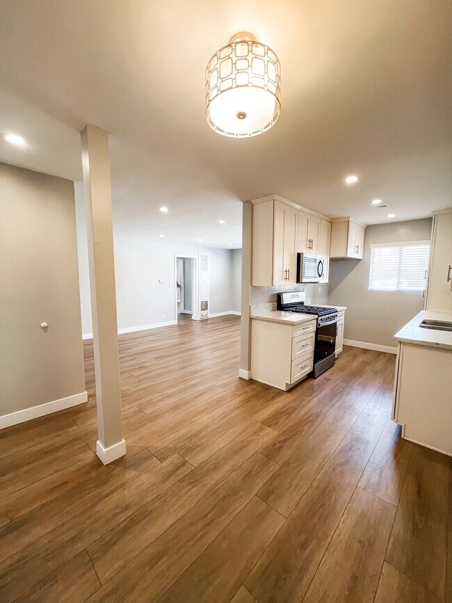 805 Glenway Dr Unit 223, Inglewood, CA 90302 Condo for Rent in