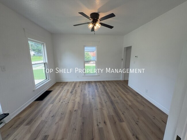 Foto del edificio - 820 1st Ave W