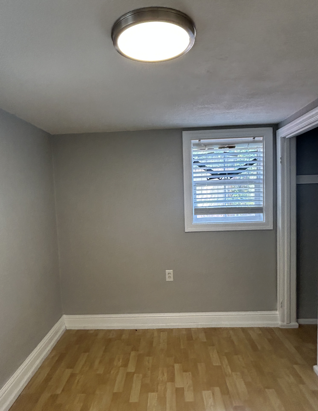 Foto del edificio - 439 E 9th St