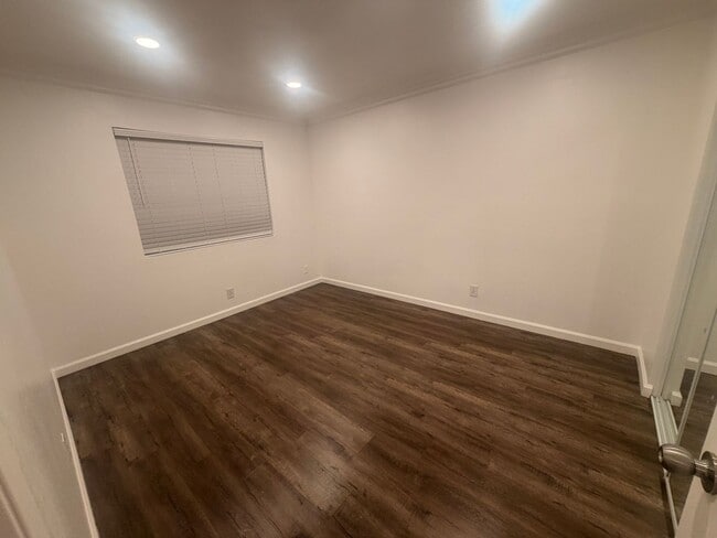 Foto del edificio - 827 S Wilton Pl