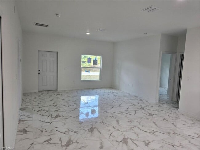 Building Photo - Brand New 3/2-MOVE IN READY-SEE IT TODAY!!
