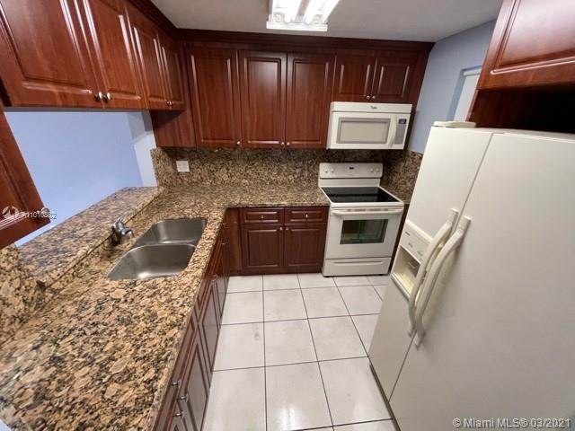 Building Photo - 1035 W 77th St