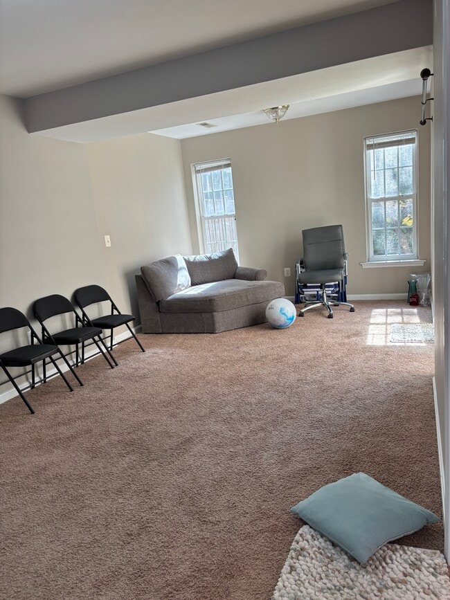 Foto del edificio - 2507 Oak Tree Ln