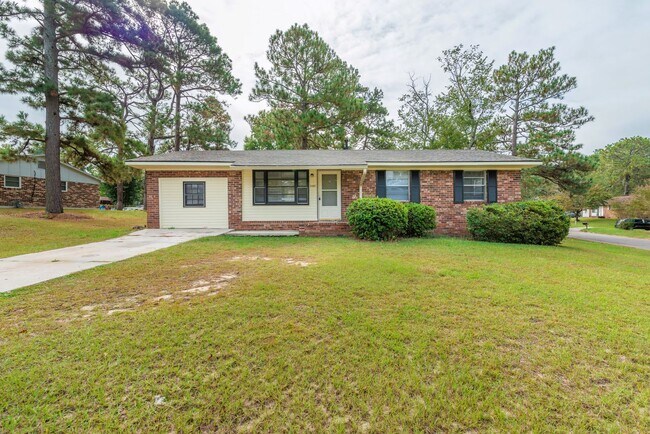 Building Photo - MOVE IN SPECIAL $1150 - 3 bed/1.5 bath hom...