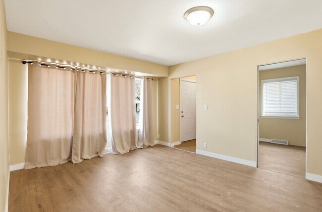 Foto del edificio - Freshly Renovated 3-Bedroom Home – Move-In Ready with Modern Updates!