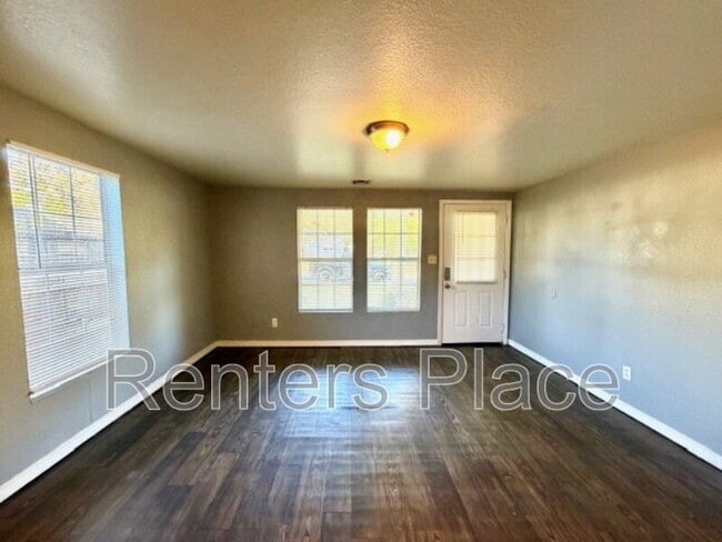 Building Photo - 406 S 66th E Ave