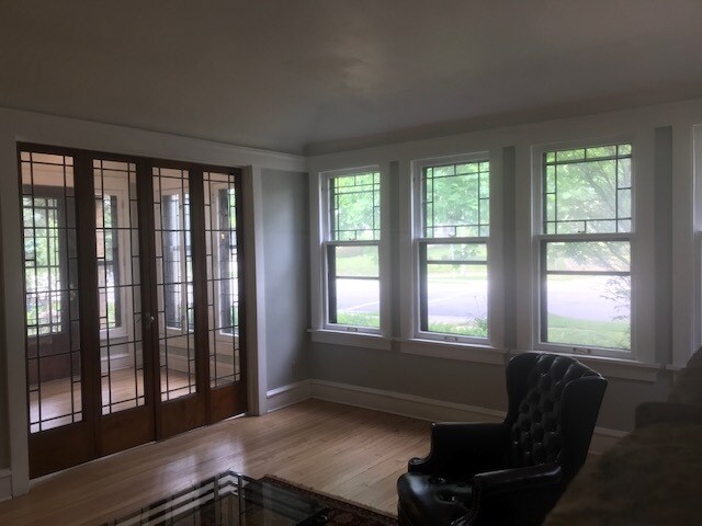 Living room1 - 2440 N Lake Dr