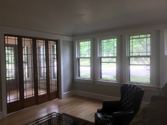 Living room1 - 2440 N Lake Dr