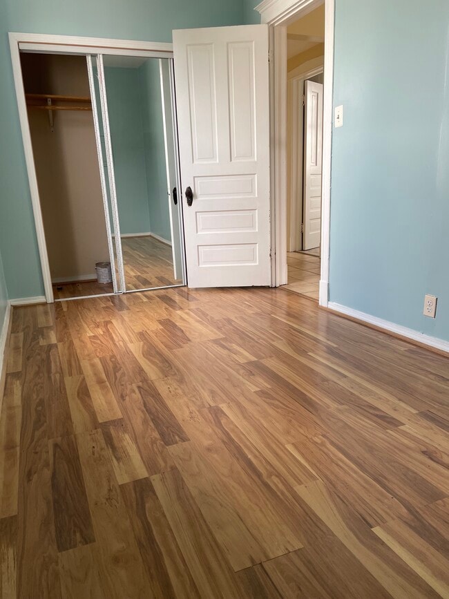 bedroom #2 9ft x 14ft - 3220 N Sacramento Ave