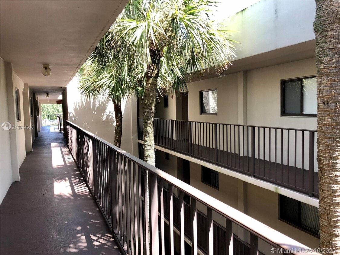 5220 Las Verdes Cir Unit 322, Delray Beach, FL 33484 Condo for Rent in Delray Beach, FL