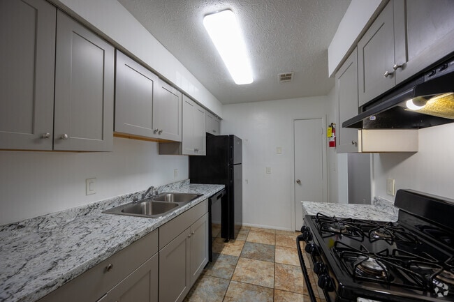 1 habitación, 1 baño - 950 pies cuadrados - Cocina - Peppertree Apartments