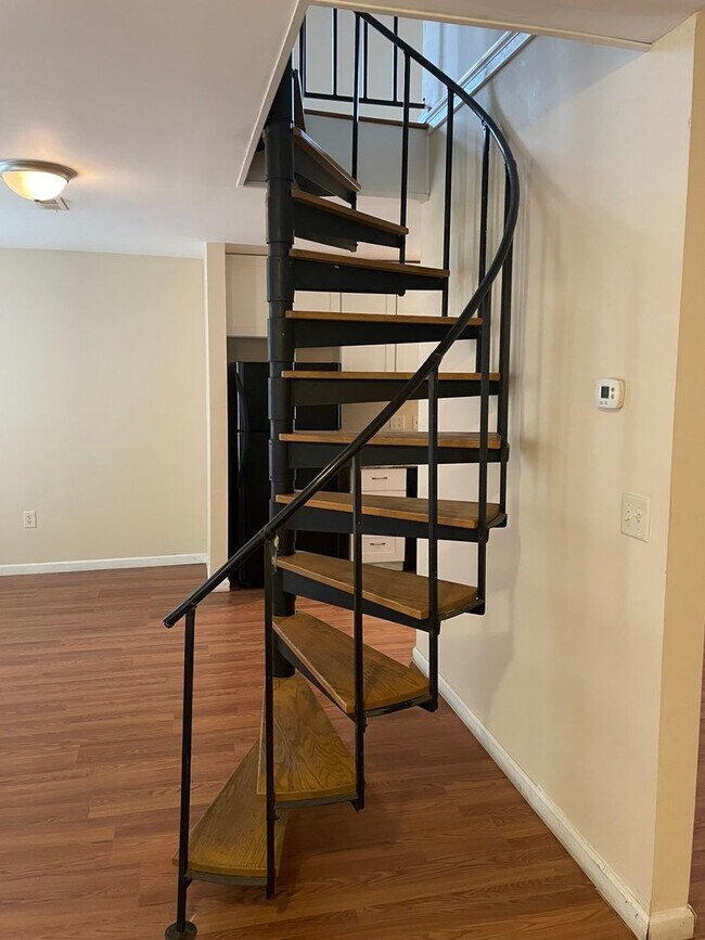 Foto del edificio - Available Now! Unique Detached 1 Bedroom C...