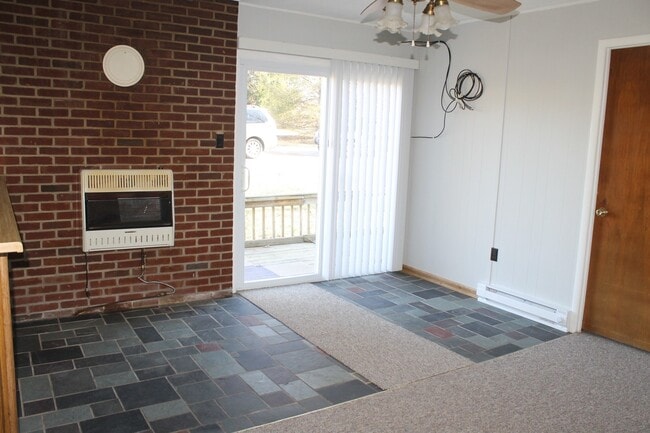 Building Photo - Rear Unit