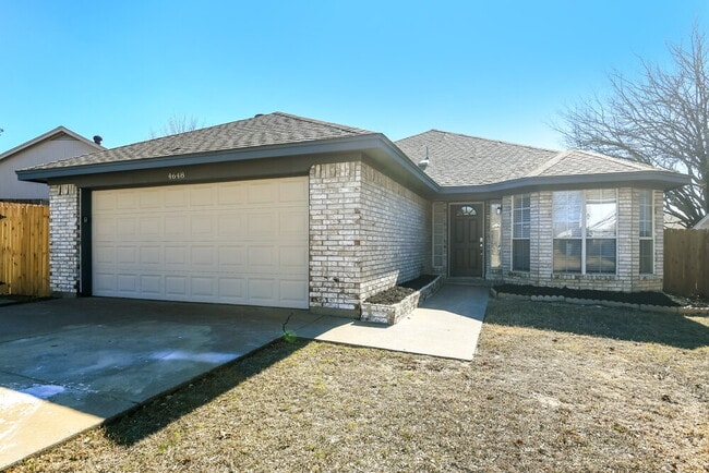 Building Photo - 4648 Feathercrest Dr