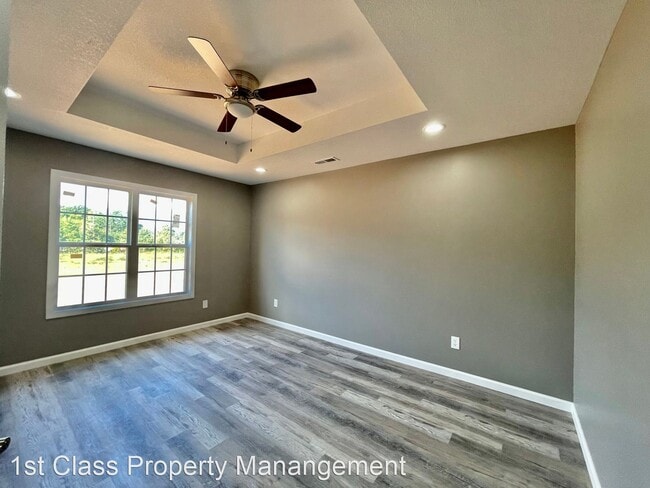 Building Photo - 3 br, 2.5 bath House - 209 Macintosh
