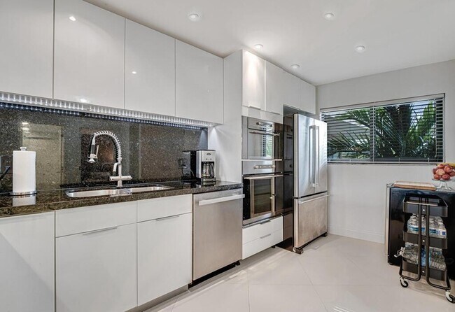 Foto del edificio - 3605 S Ocean Blvd