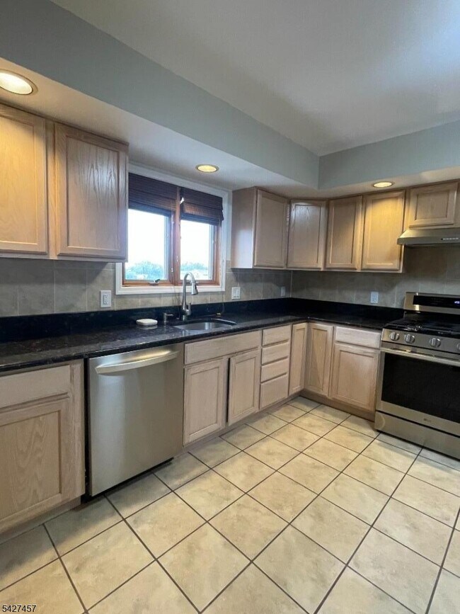 Foto del edificio - 254 Crystal St