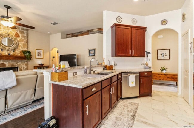 Foto del edificio - 5618 Thunder Oaks