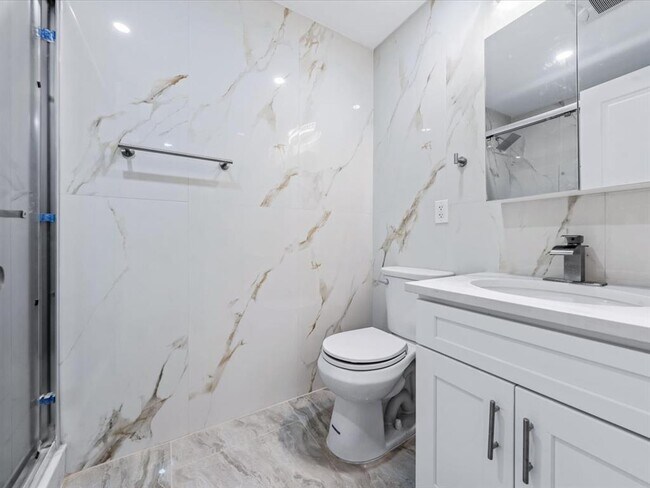 Foto del edificio - 4510 165th St