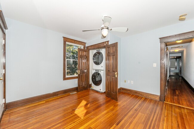 Building Photo - 216 Washington St