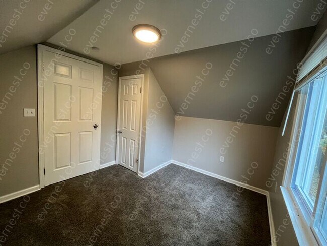 Building Photo - 25405 Ross St