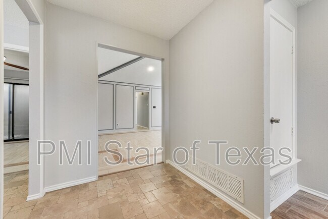 Foto del edificio - 2801 Hickory Bend Dr