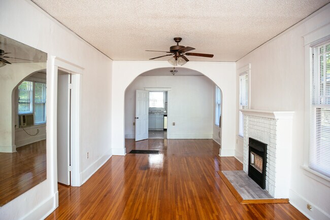 Building Photo - 312 Barton St
