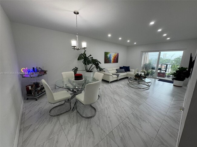 Building Photo - 13715 Kendale Lakes Cir
